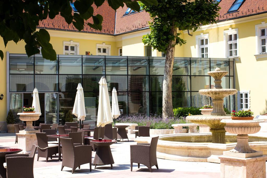Hotel Kristaly Imperial Тата Экстерьер фото