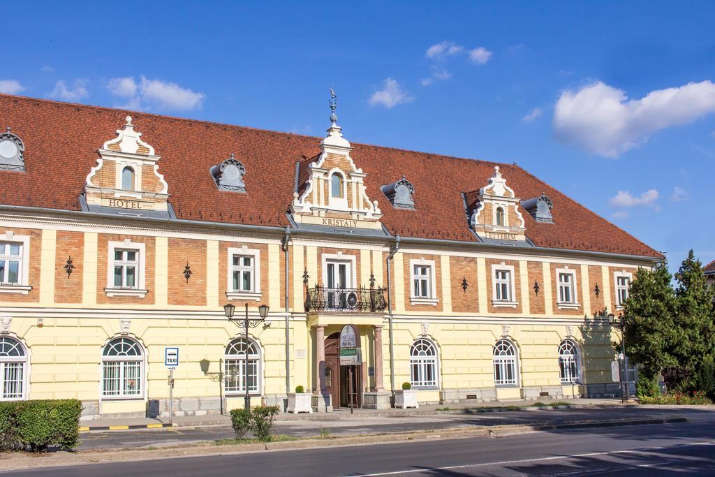 Hotel Kristaly Imperial Тата Экстерьер фото