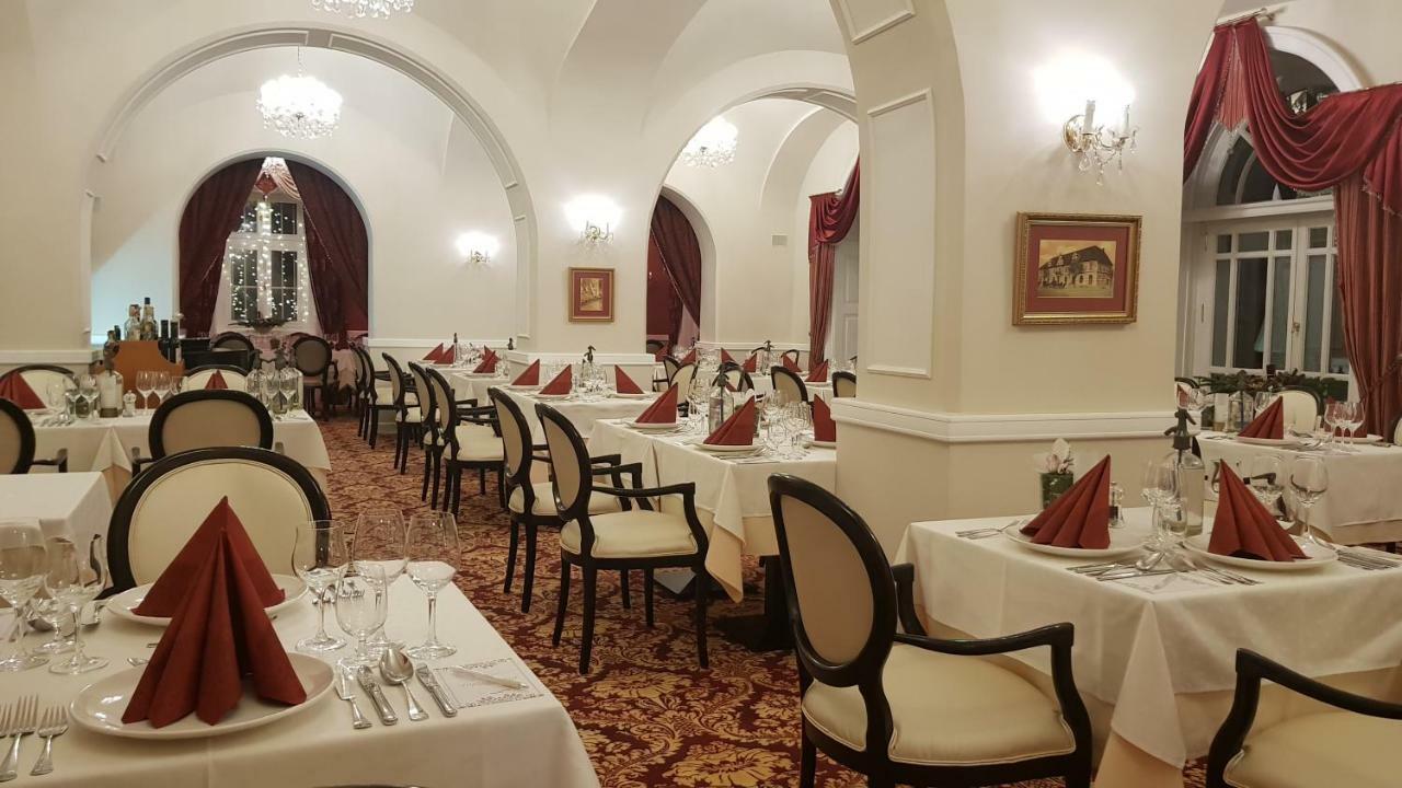 Hotel Kristaly Imperial Тата Экстерьер фото