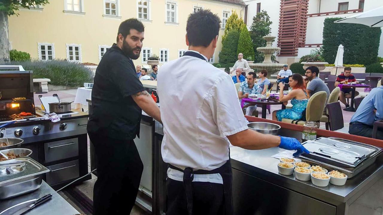 Hotel Kristaly Imperial Тата Экстерьер фото