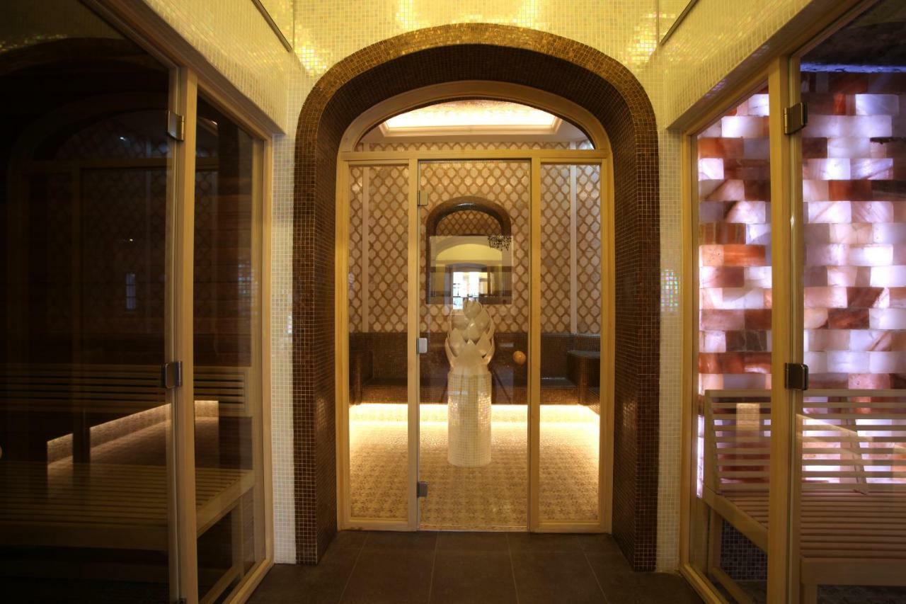 Hotel Kristaly Imperial Тата Экстерьер фото