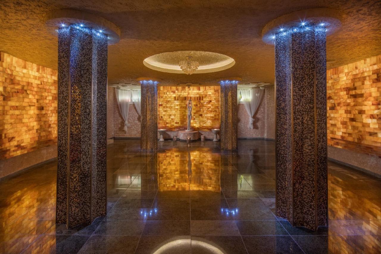 Hotel Kristaly Imperial Тата Экстерьер фото